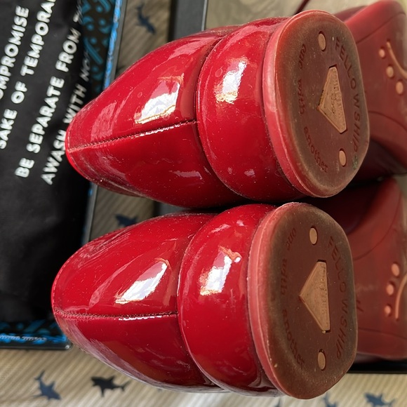 Beautiful condition Fluevog Darby’s with pink foil and red patent. - Picture 3 of 8